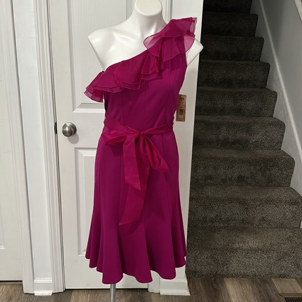 NUE by SHANI FORMAL DRESS NWT SIZE 8